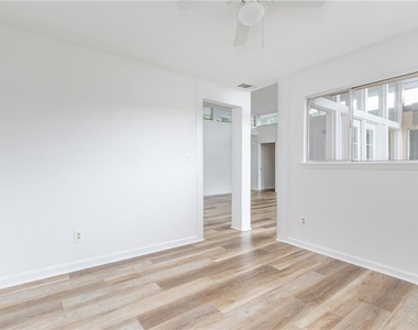 346 Carpenter Drive - Photo Thumbnail 16