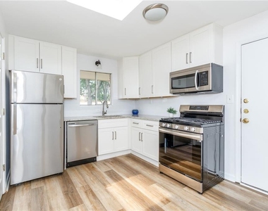 346 Carpenter Drive - Photo Thumbnail 4