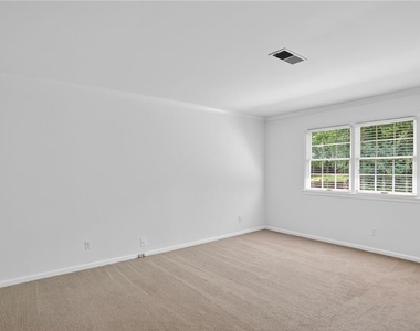447 Cove Drive - Photo Thumbnail 12