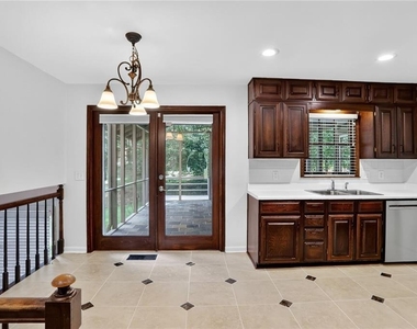 447 Cove Drive - Photo Thumbnail 3