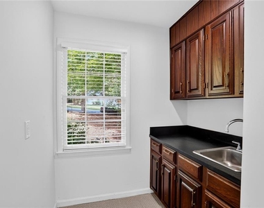 447 Cove Drive - Photo Thumbnail 8