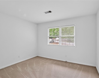 447 Cove Drive - Photo Thumbnail 16