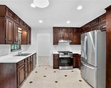 447 Cove Drive - Photo Thumbnail 4