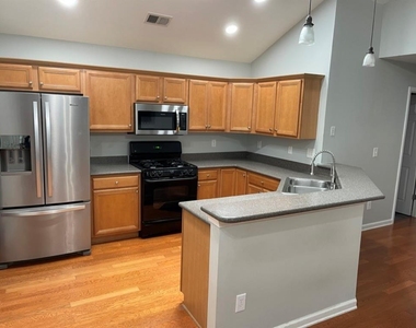 2335 Gateview Court - Photo Thumbnail 5