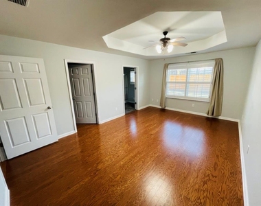 2335 Gateview Court - Photo Thumbnail 7