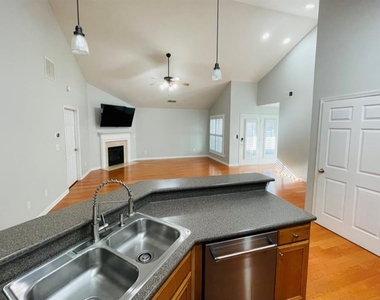 2335 Gateview Court - Photo Thumbnail 6