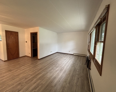 581 Burlington Avenue - Photo Thumbnail 3