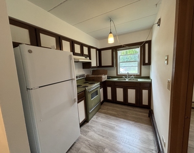 581 Burlington Avenue - Photo Thumbnail 5