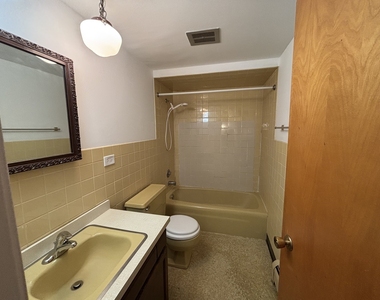 581 Burlington Avenue - Photo Thumbnail 2