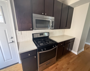 836 E 53rd Street - Photo Thumbnail 5
