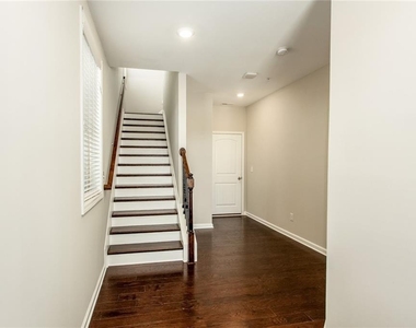335 Beacons Place - Photo Thumbnail 5