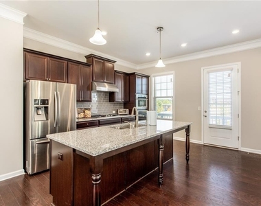335 Beacons Place - Photo Thumbnail 6