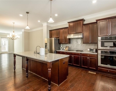 335 Beacons Place - Photo Thumbnail 7