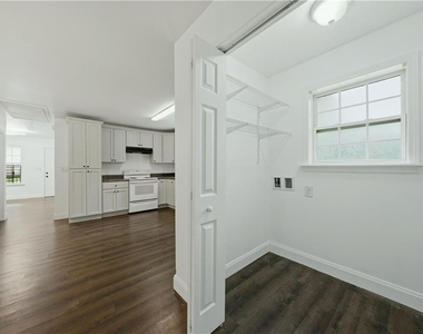 226 Thornton Street Sw - Photo Thumbnail 10