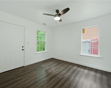226 Thornton Street Sw - Photo Thumbnail 11