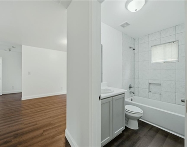 226 Thornton Street Sw - Photo Thumbnail 7