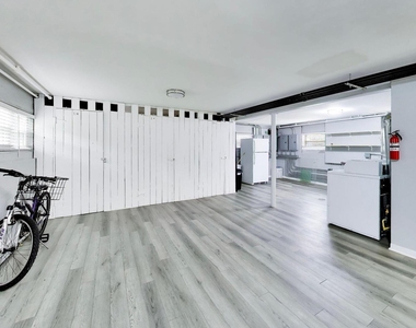 6405 N Normandy Avenue - Photo Thumbnail 16