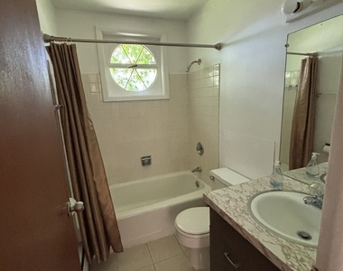 435 Burlington Avenue - Photo Thumbnail 4