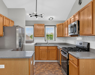 1960 Heron Avenue - Photo Thumbnail 9