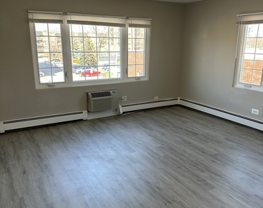 790 Lee Street - Photo Thumbnail 3