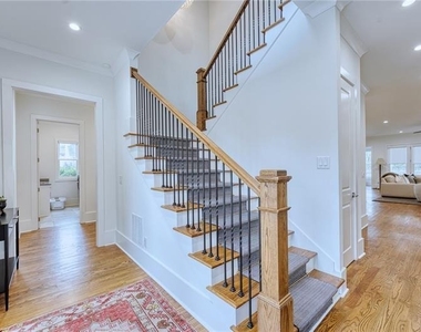2975 Osborne Road Ne - Photo Thumbnail 3