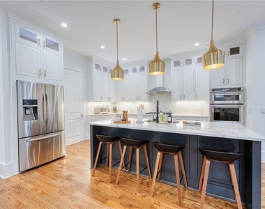 2975 Osborne Road Ne - Photo Thumbnail 9