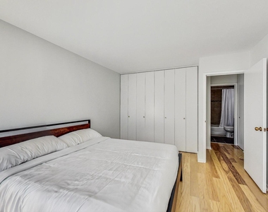 211 E Ohio Street - Photo Thumbnail 17