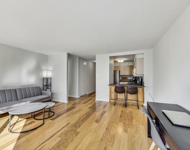211 E Ohio Street - Photo Thumbnail 10