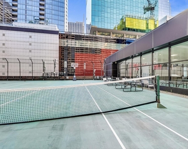 211 E Ohio Street - Photo Thumbnail 20