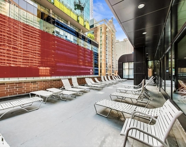 211 E Ohio Street - Photo Thumbnail 25