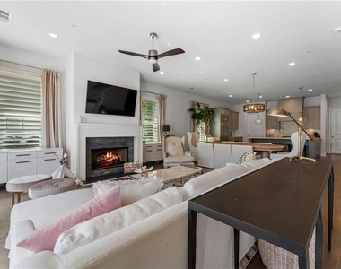 323 S Esplanade - Photo Thumbnail 6