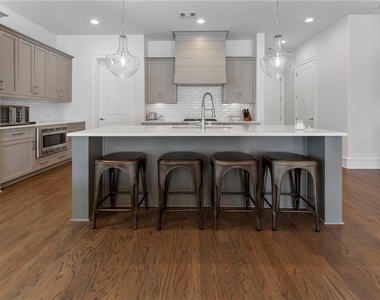 323 S Esplanade - Photo Thumbnail 15