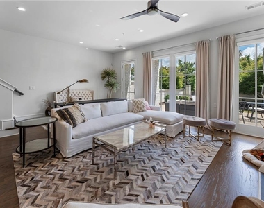 323 S Esplanade - Photo Thumbnail 9