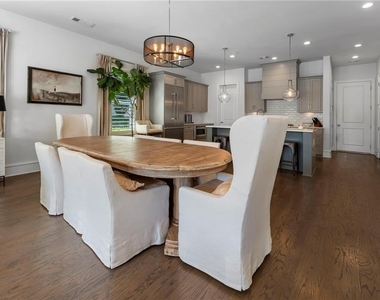 323 S Esplanade - Photo Thumbnail 12