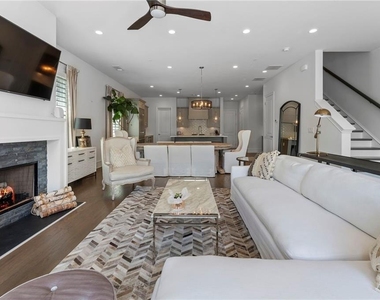 323 S Esplanade - Photo Thumbnail 11