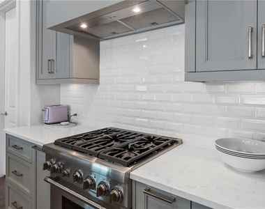 323 S Esplanade - Photo Thumbnail 19