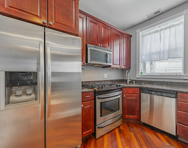 906 W Winona Street - Photo Thumbnail 4