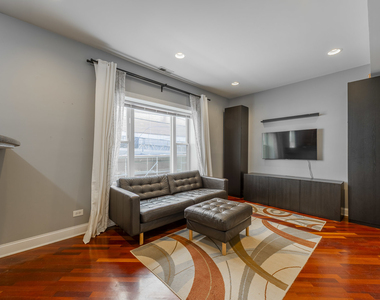 906 W Winona Street - Photo Thumbnail 2