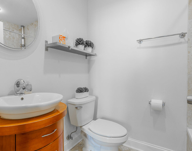 906 W Winona Street - Photo Thumbnail 8