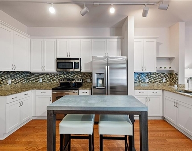 5300 Peachtree Road - Photo Thumbnail 4