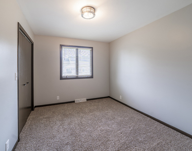 77 Joy Street - Photo Thumbnail 12
