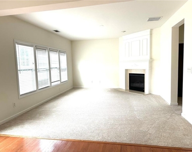 5876 Rue Villa Lane - Photo Thumbnail 6
