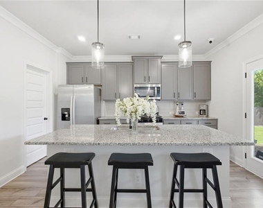 2700 Westgate Park Drive - Photo Thumbnail 16