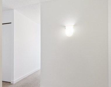 512 N Mcclurg Court - Photo Thumbnail 1