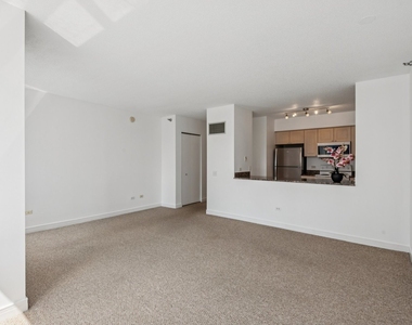 512 N Mcclurg Court - Photo Thumbnail 5