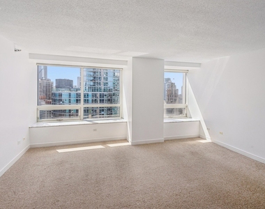 512 N Mcclurg Court - Photo Thumbnail 6