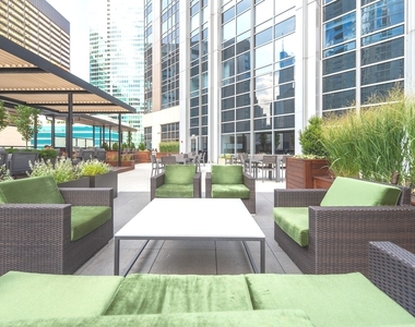 512 N Mcclurg Court - Photo Thumbnail 12