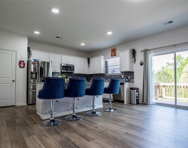 194 Rivulet Drive - Photo Thumbnail 7
