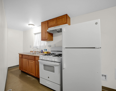 8233 S Langley Avenue - Photo Thumbnail 9
