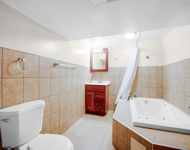 8233 S Langley Avenue - Photo Thumbnail 10